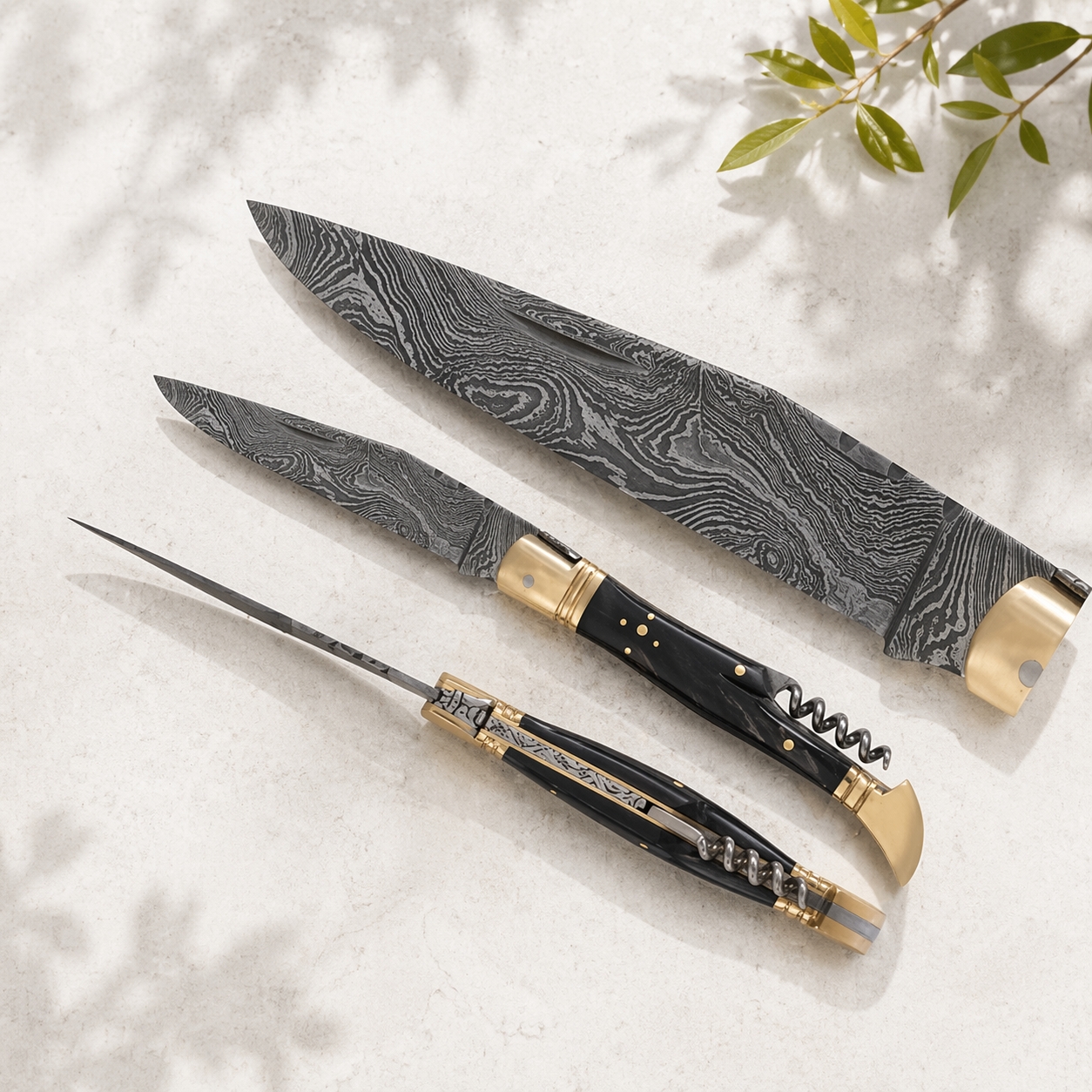 Couteau pliant lame Damas manche en corne avec étui en cuir
